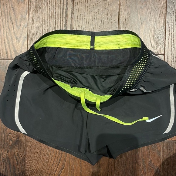 Nike aero swift running shorts w liner - Picture 2 of 3